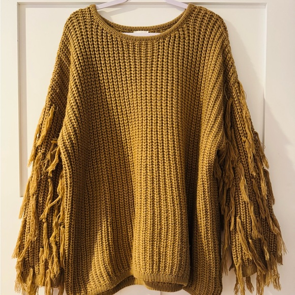 Women’s Hayden Sweater with Fringe Details - Picture 1 of 3